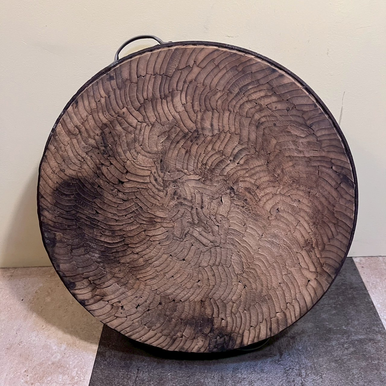 Heavy chopping board with heavy metal rim and two carrying handles 金屬包邊雙提把厚砧板